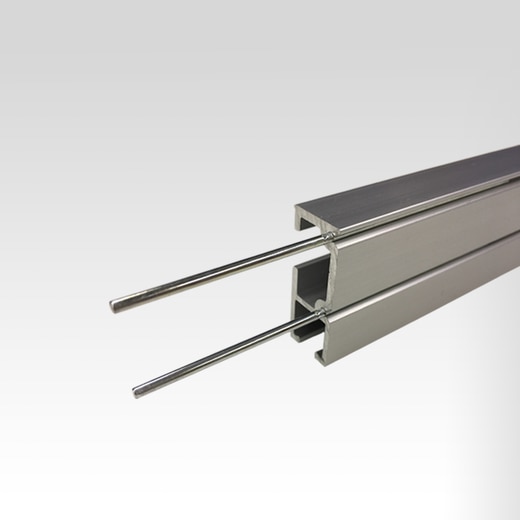 ジョイントピンをレールに差し込んだ様子（裏側）