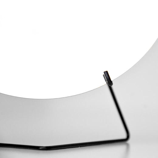 本質的な要素だけを残した洗練されたデザイン（画像カラー:ブラック）