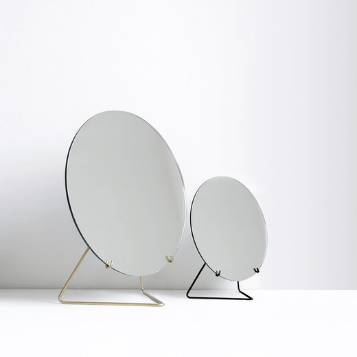 左：MIRROR 30cm ブラス / 右：MIRROR 20cm ブラック