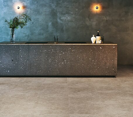 マティルW クラフトモルタル｜フロアタイル（塩ビタイル）｜タイルの  