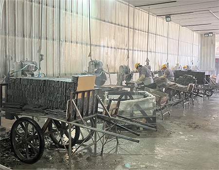 機械で細かくカット　