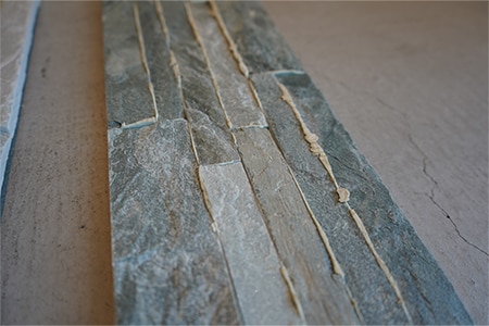 裏面はボンドで接着している