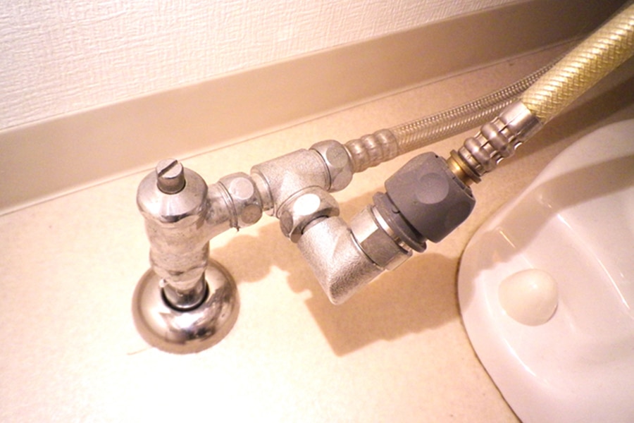 止水栓とは何か？元栓との違いや開閉方法についても解説