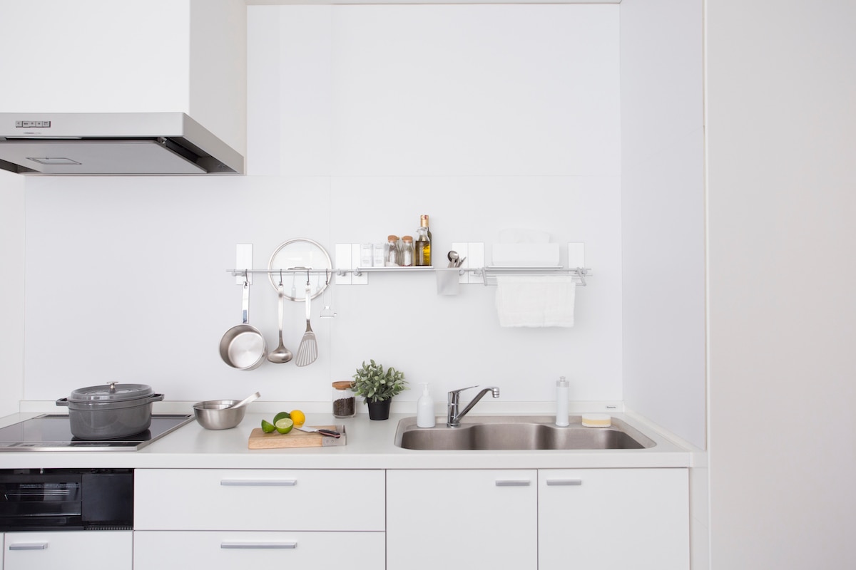 気分に合わせて位置を変えられるキッチン収納