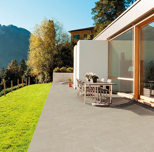 野外でも施工しやすいサイズ展開