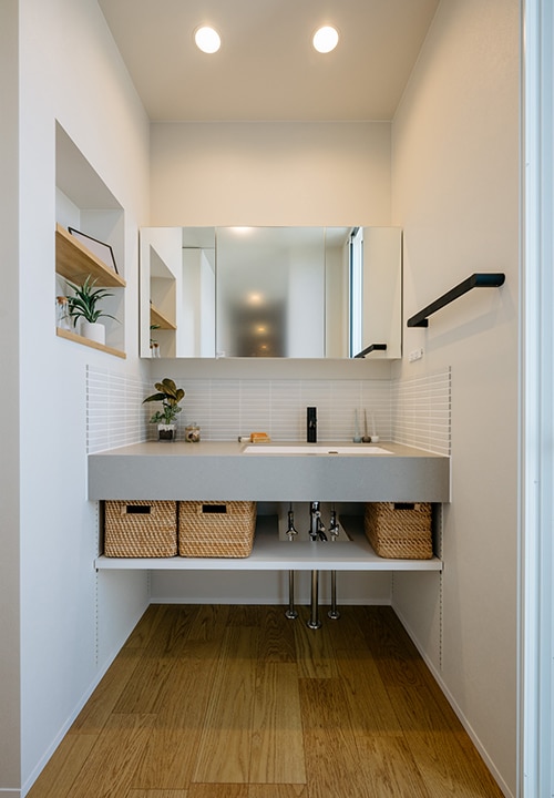 洗面台《フィオレット》、ミラー《スミス》、タイル《ウォルノット》