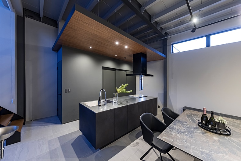 グレートーンで統一された内装