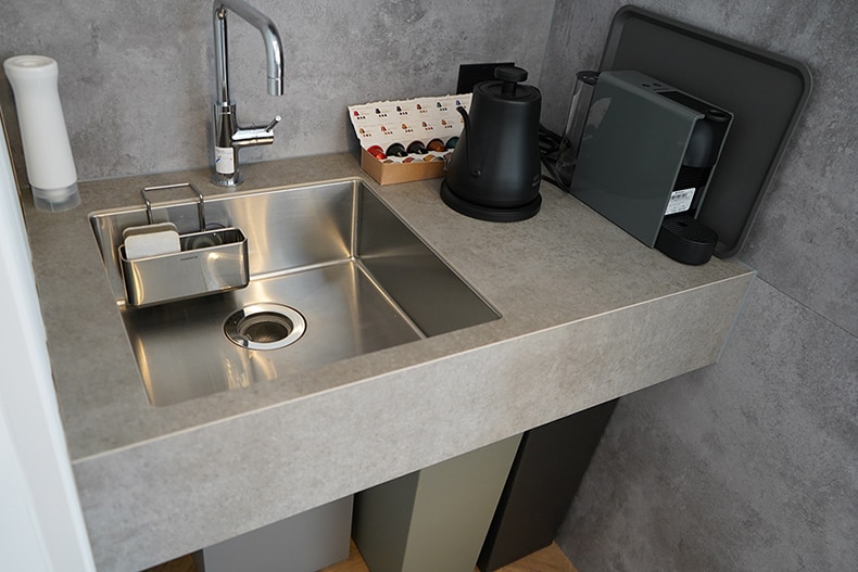 給仕スペースモルタナ