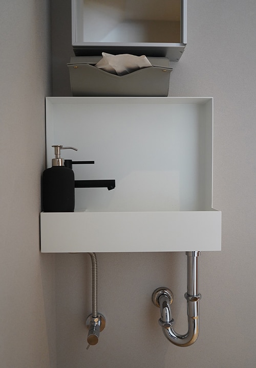 手洗スペースにプラティコ採用