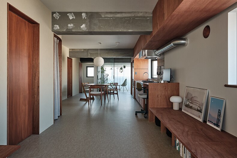 3面から光が差し込む明るい空