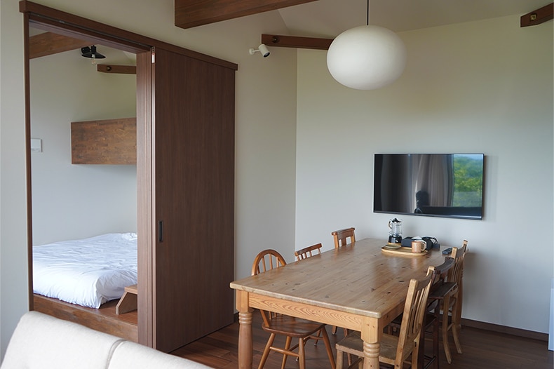 ビンテージ家具を取り入れた内装