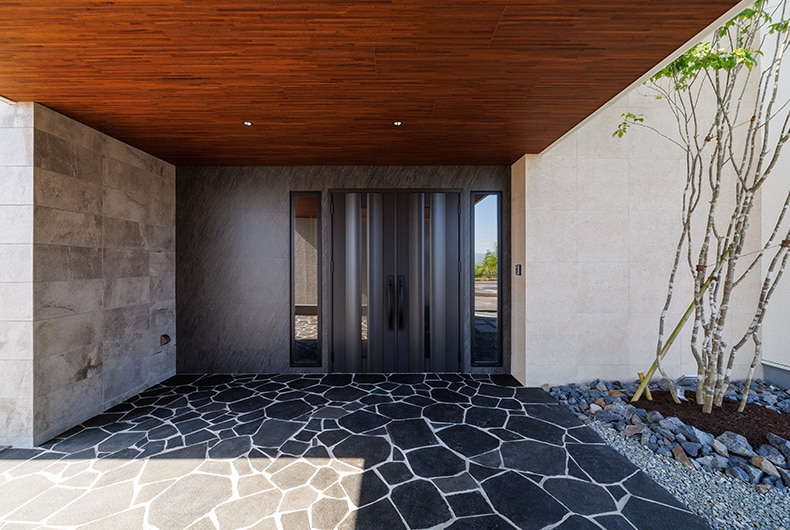 玄関周りのタイル