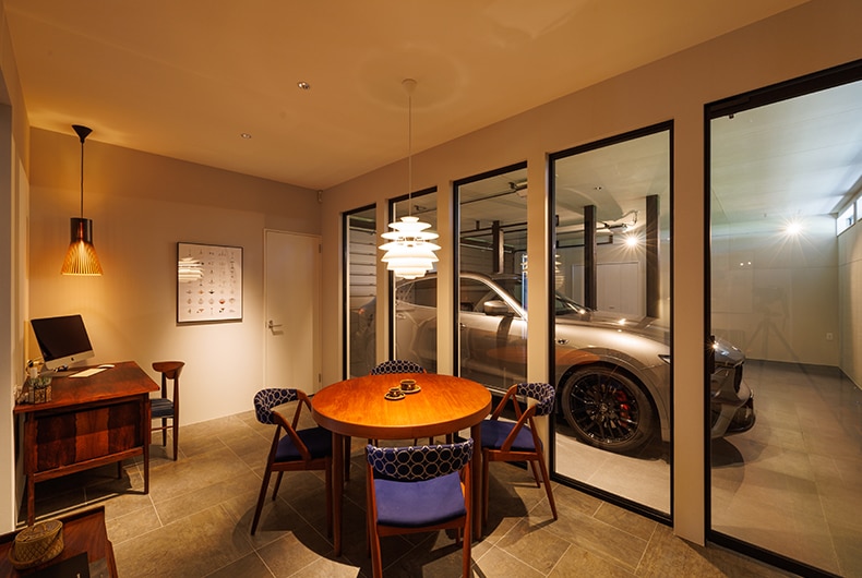 ガラスドアと部屋の扉