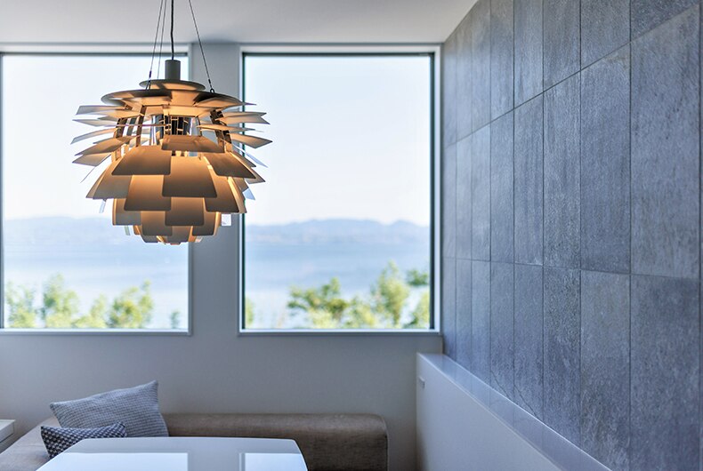 ダイニングの壁タイル