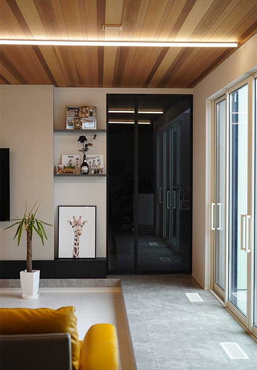 廊下とリビングをつなぐガラスドア