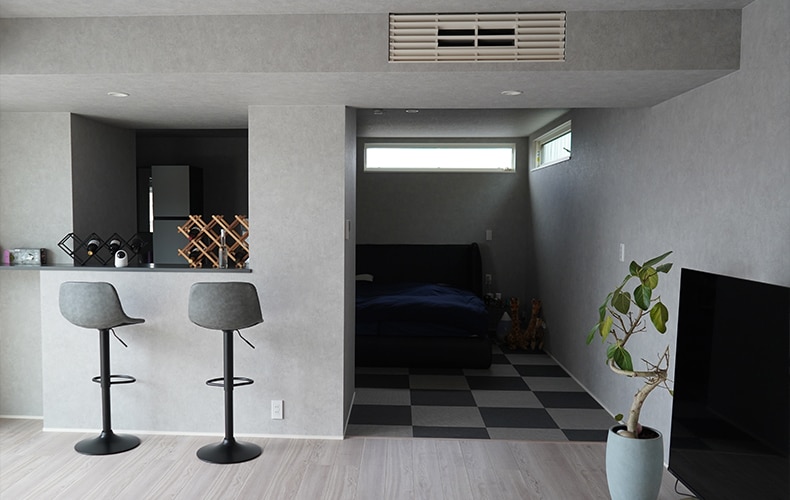 生活感を抑えた、ホテルのようなインテリア