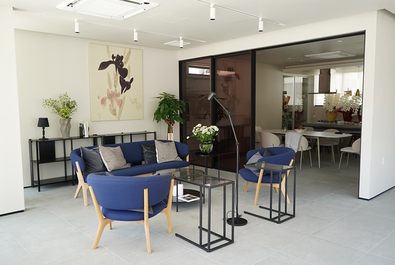 白を基調とした北欧風のインテリア