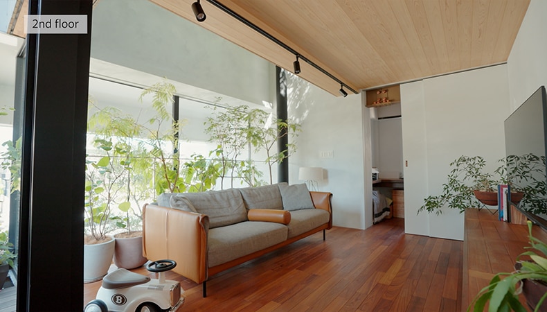 木漏れ日が入るリビング