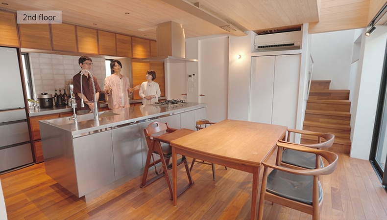 家族団らんを楽しむダイニング