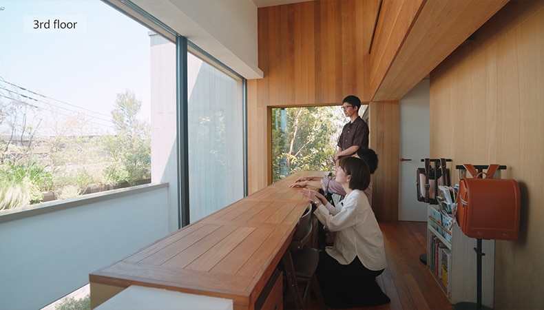 3階光に包まれるスタディスペース