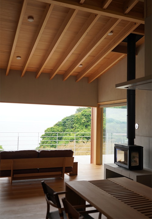 ダイナミックで印象的な梁