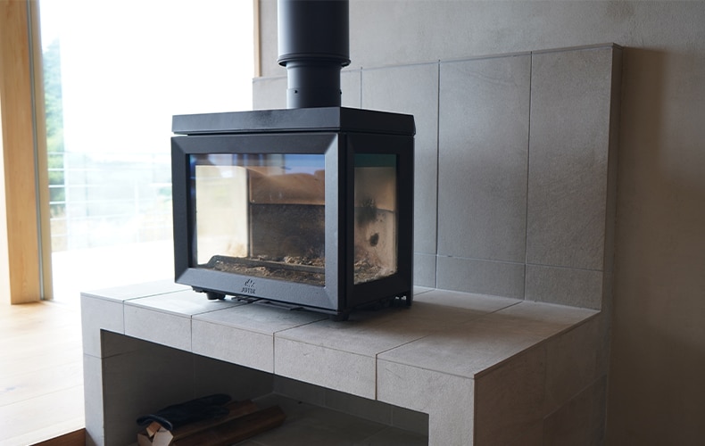 暖炉にも《ネクストワン》を使用