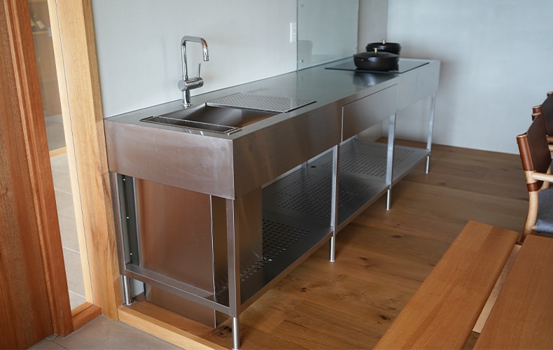 フレーム型のキッチン《オッソ》