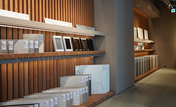 タイルや石材を多数展示していますので、直接触れてお確かめいただけます。