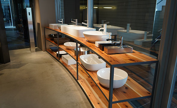 洗面ボウルも人気の商品を厳選して展示しています。