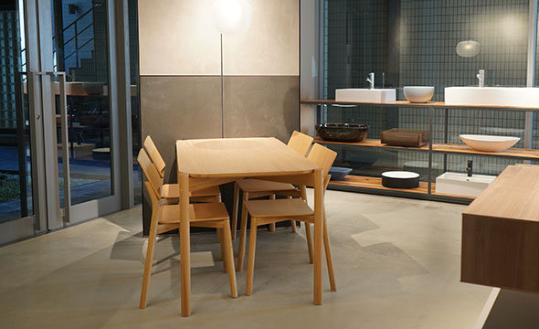 ミーティングスペースもご用意しています。打ち合わせなどにご利用ください。