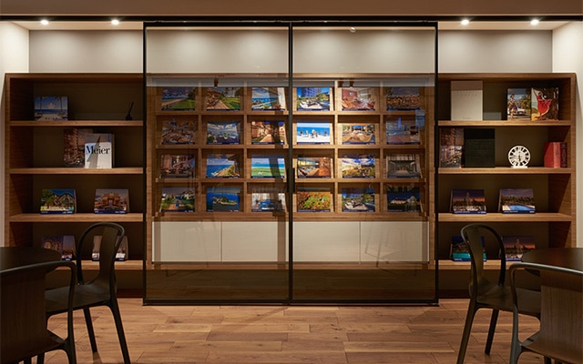 ガラスパーティションのある店舗